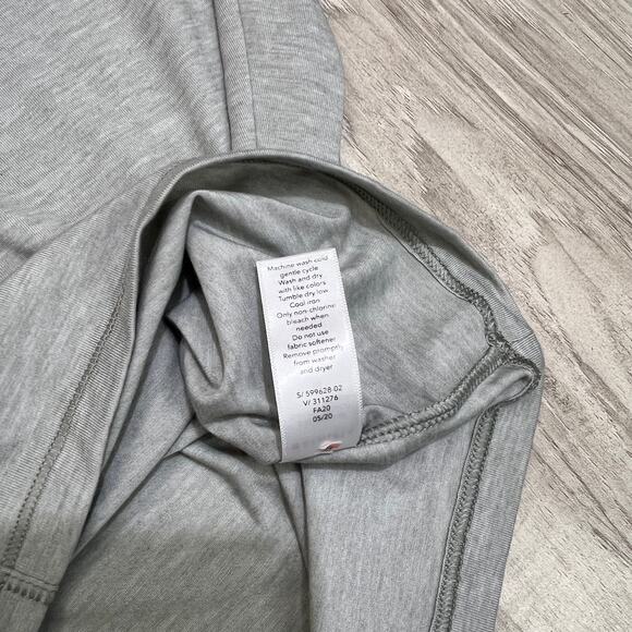 Athleta Essence Flow Top Long Sleeve Dolman Gray Soft Size M - Picture 8 of 8